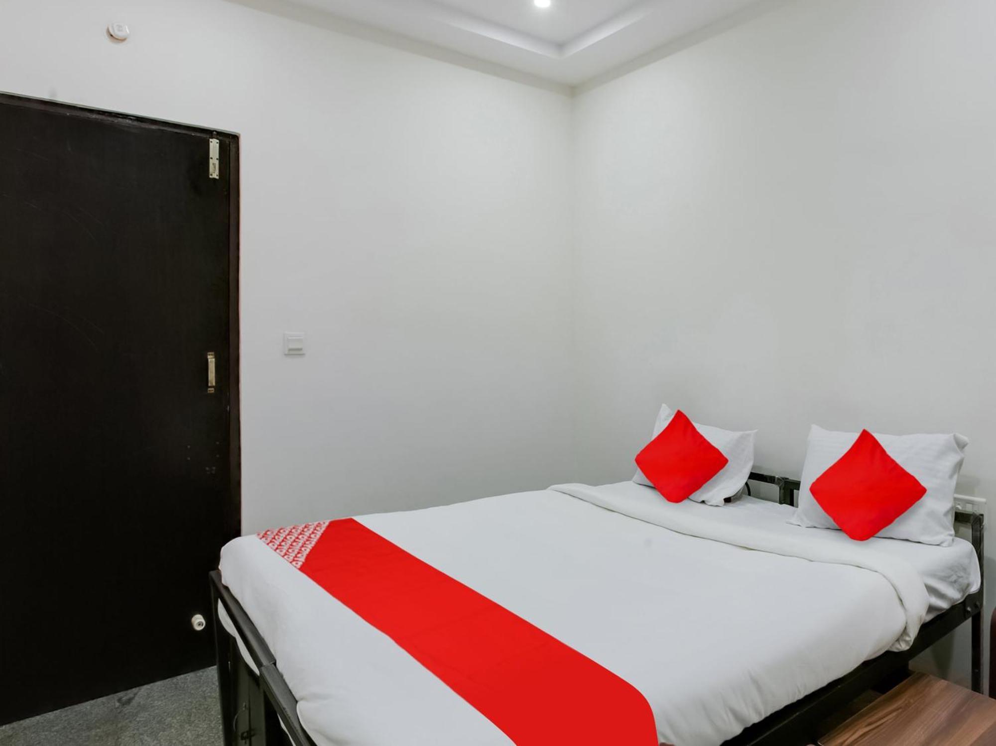 Hotel O Manjushree Boarding & Lodging Nearby Dr.Br Ambedkar Stadium Basveshwar Nagar バンガロール エクステリア 写真