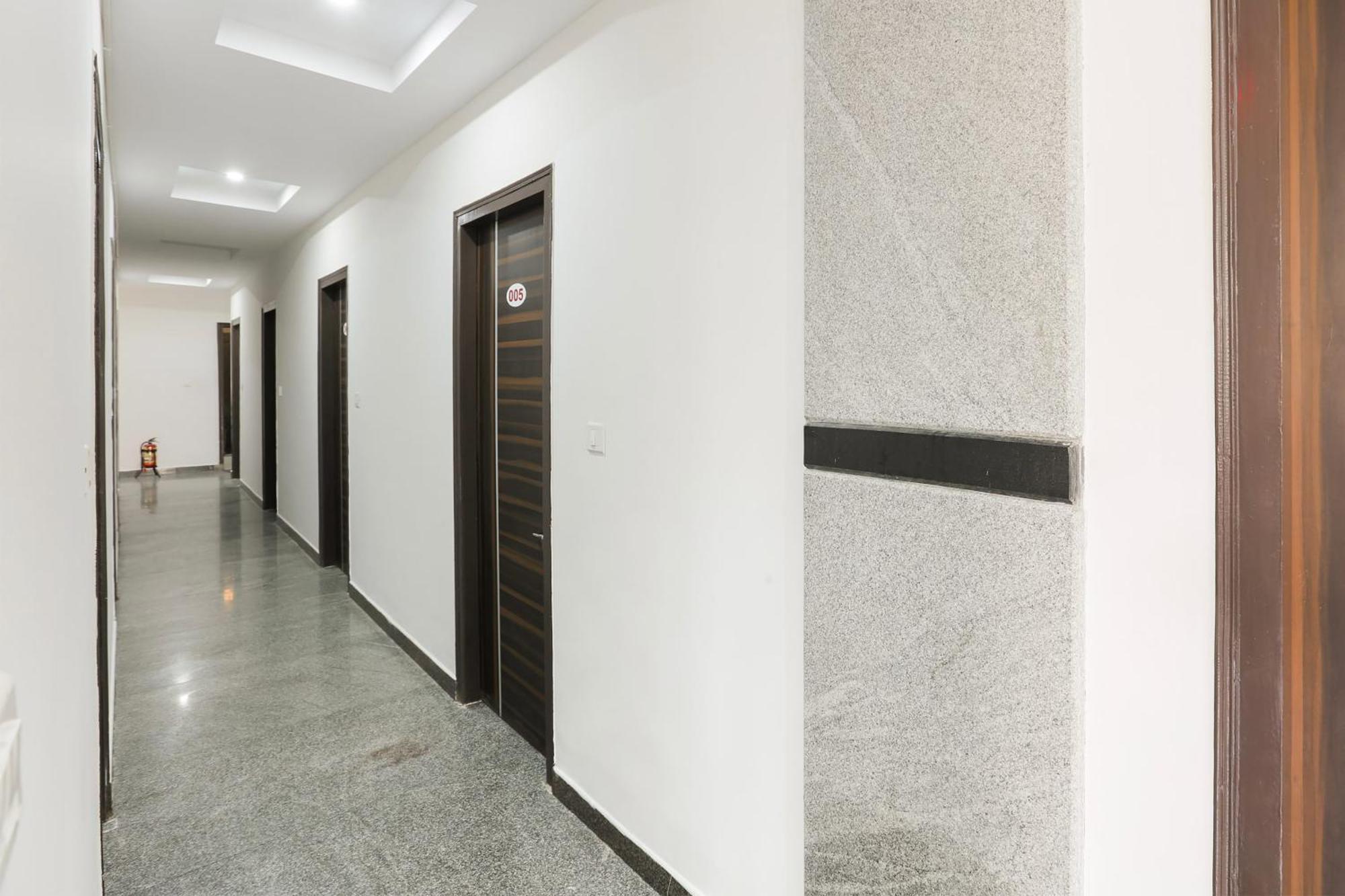 Hotel O Manjushree Boarding & Lodging Nearby Dr.Br Ambedkar Stadium Basveshwar Nagar バンガロール エクステリア 写真