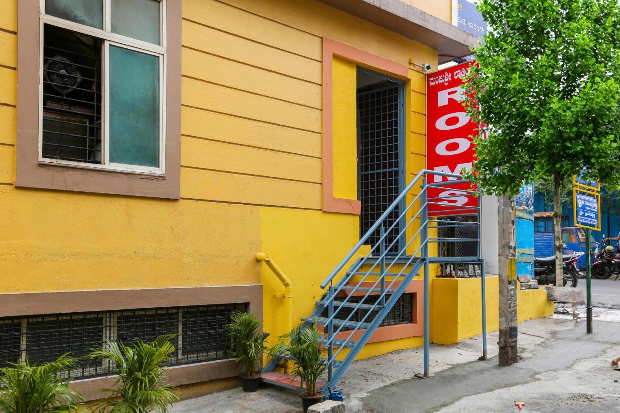 Hotel O Manjushree Boarding & Lodging Nearby Dr.Br Ambedkar Stadium Basveshwar Nagar バンガロール エクステリア 写真